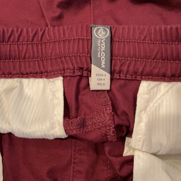 Volcom walkshorts . Elastic waist band - Picture 3 of 3